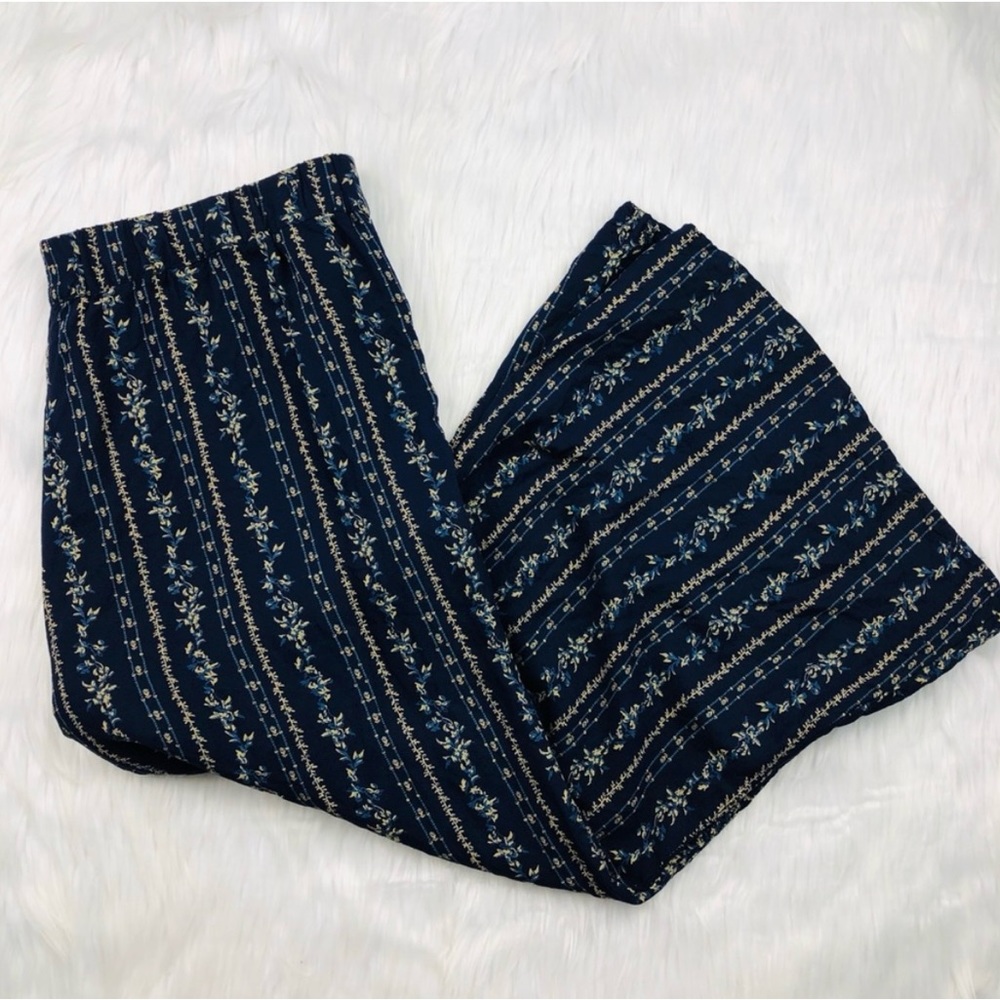 Feather Bone Navy Floral Wide Leg Cropped Pants - Picture 2 of 5